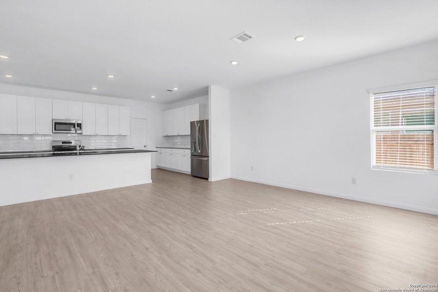 Spacious, unfurnished interior of a new home in Navarro Ranch: Classic Collection, Seguin (Image 26).