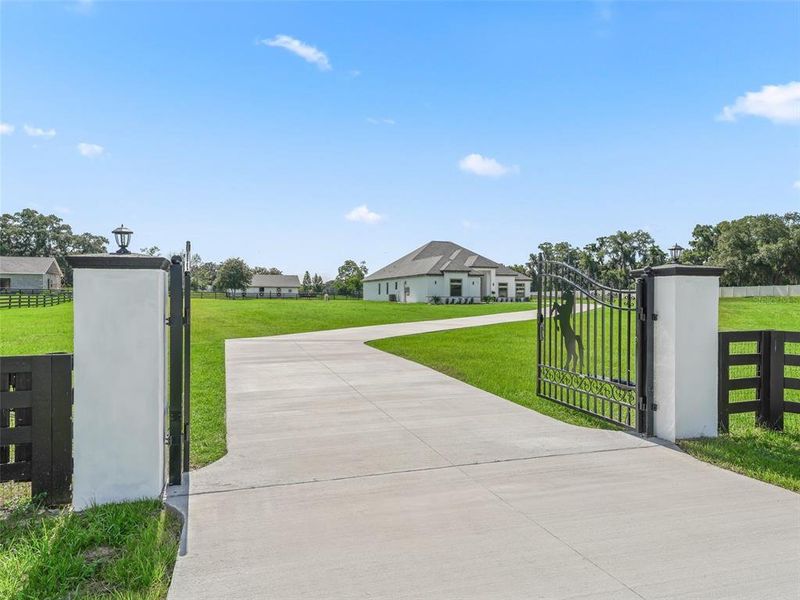 Front exterior of a new home in , Ocala, FL, highlighting curb appeal (Image 25).