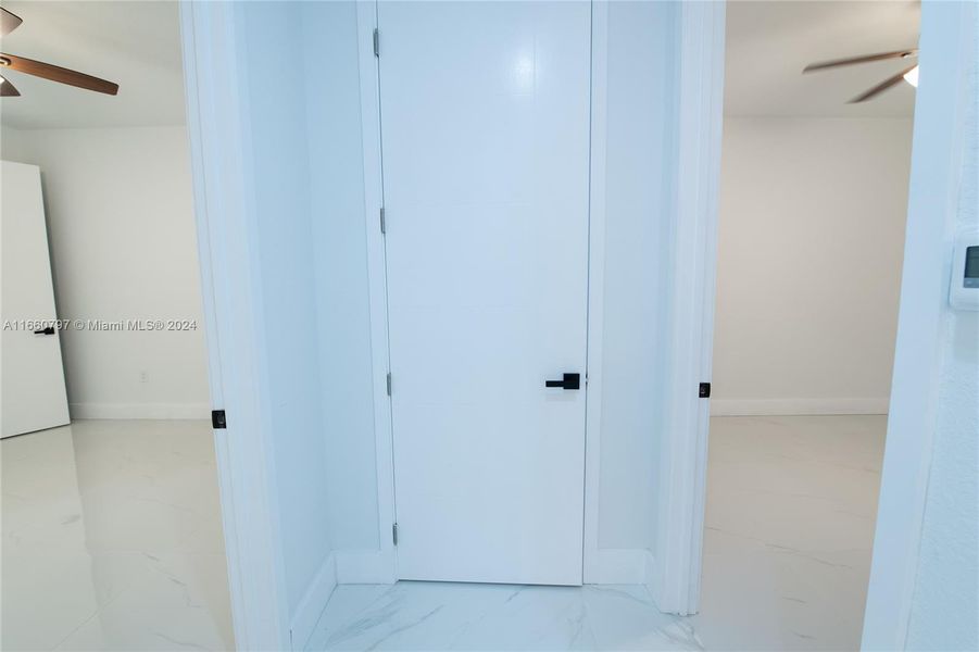 Spacious, unfurnished interior of a new home in , Cape Coral (Image 37).