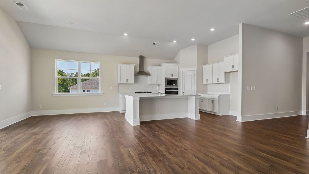 Spacious, unfurnished interior of a new home in Livingston Woods, Irmo (Image 6).