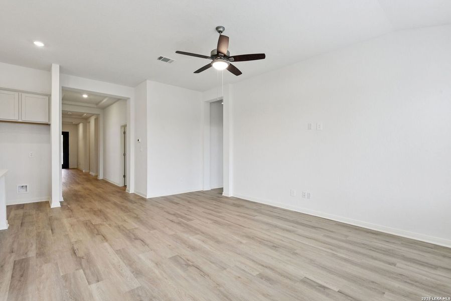 Spacious, unfurnished interior of a new home in Fox Falls, Boerne (Image 23).