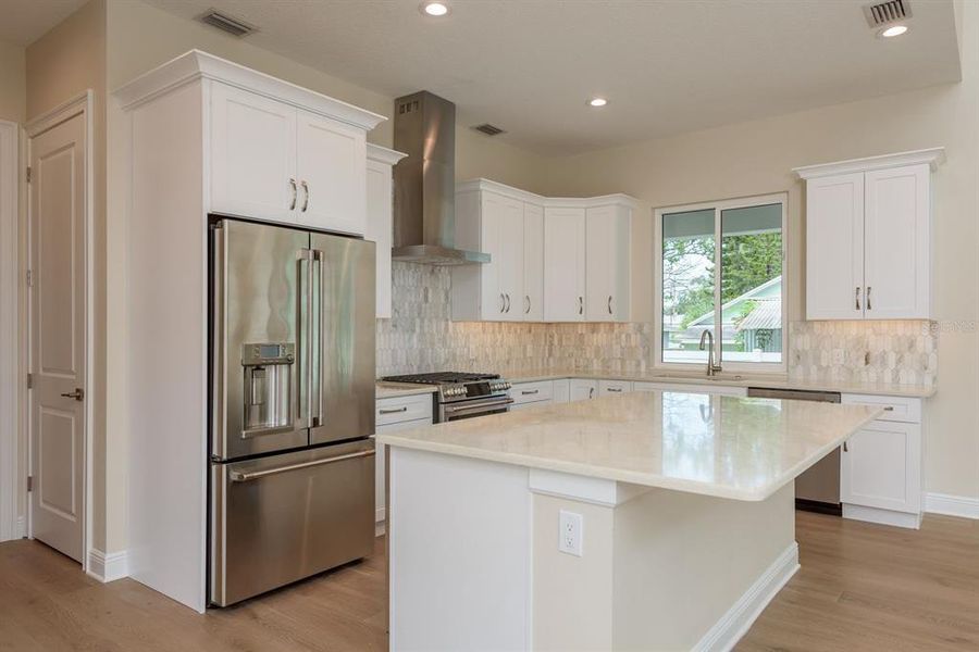 Furnished interior view inside a new home in , Tarpon Springs (Image 4).