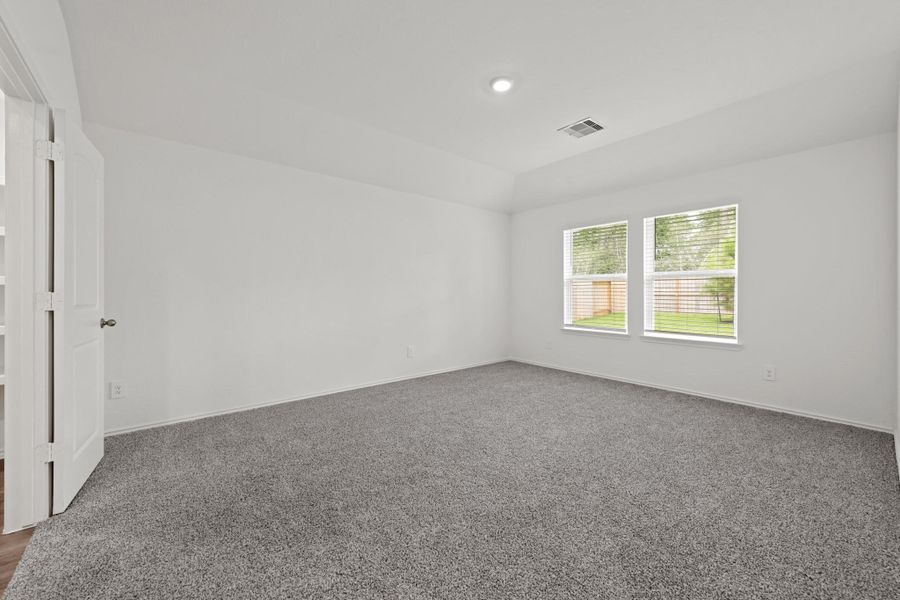 Spacious, unfurnished interior of a new home in Harrington Trails at The Canopies, Splendora (Image 7).