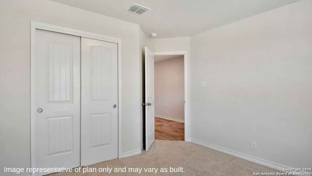 Spacious, unfurnished interior of a new home in Stonehill, San Antonio (Image 15).