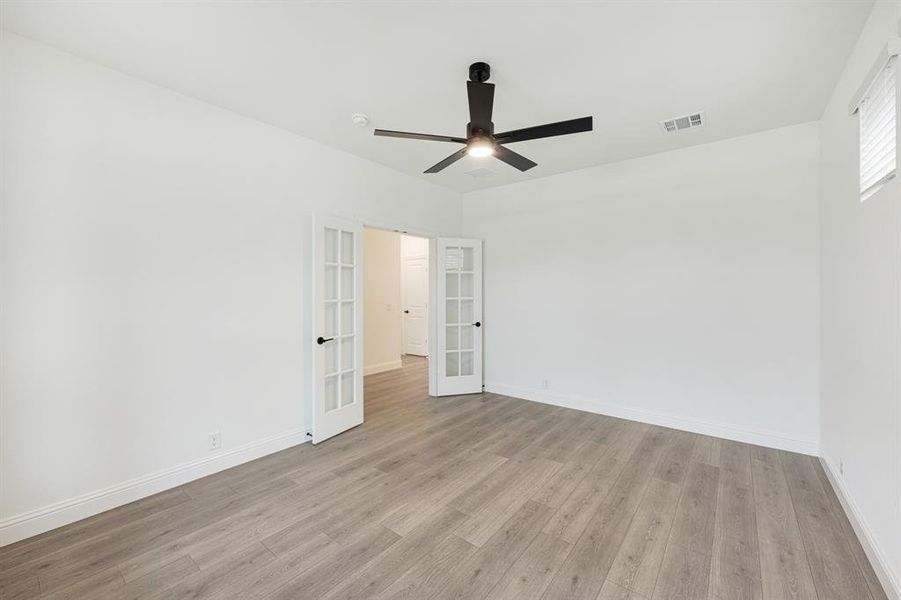 Spacious, unfurnished interior of a new home in East Oak Creek, Commerce (Image 19). Spacious, unfurnished interior of a new home in East Oak Creek, Commerce (Image 19).