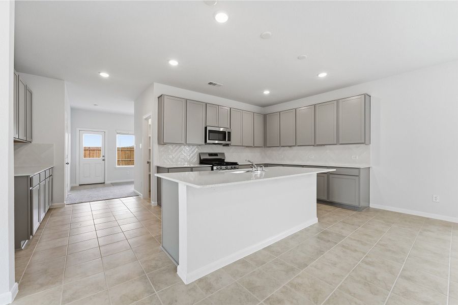 Furnished interior view inside a new home in Saddlebrook Estates, Waxahachie (Image 8).