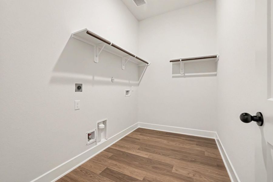 Spacious, unfurnished interior of a new home in Encino Estates, Dayton (Image 30).