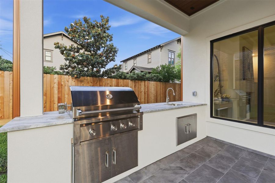 Luxe outdoor kitchen