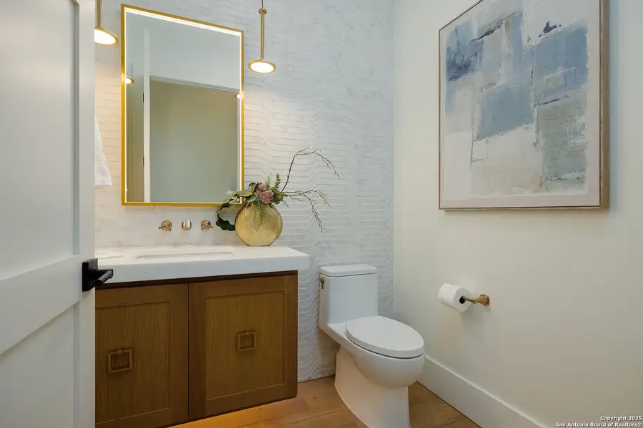 Furnished interior view inside a new home in , Boerne (Image 8).