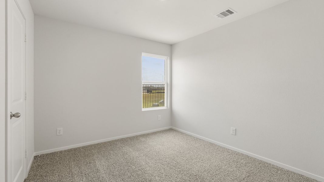 Spacious, unfurnished interior of a new home in Sunterra, Katy (Image 15).