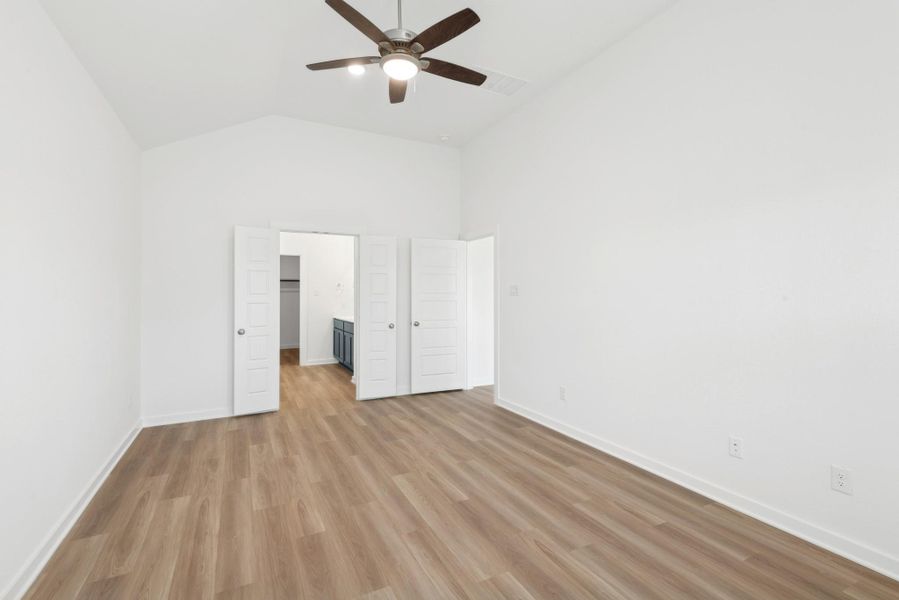 Spacious, unfurnished interior of a new home in Summerview, Fulshear (Image 11).
