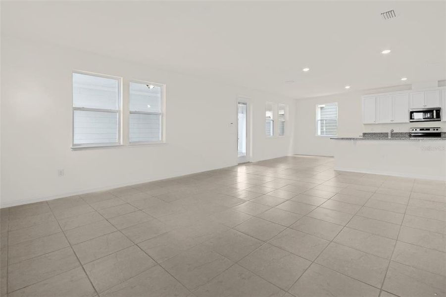 Spacious, unfurnished interior of a new home in Weslyn Park, St. Cloud (Image 31).