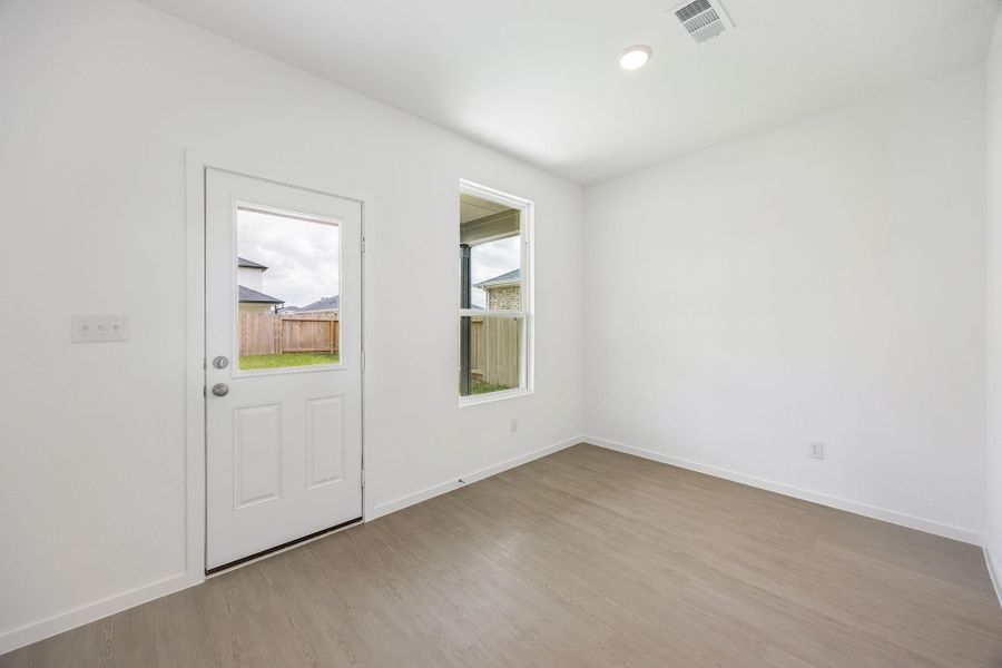 Spacious, unfurnished interior of a new home in Montgomery Bend, Montgomery (Image 18).