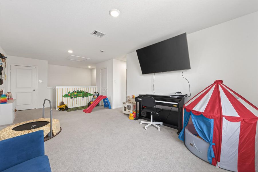 Furnished interior view inside a new home in Anniston, Katy (Image 27).