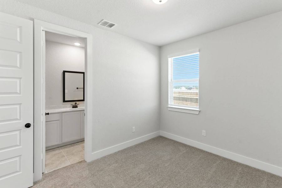 Spacious, unfurnished interior of a new home in Alsatian Oaks, Castroville (Image 23).