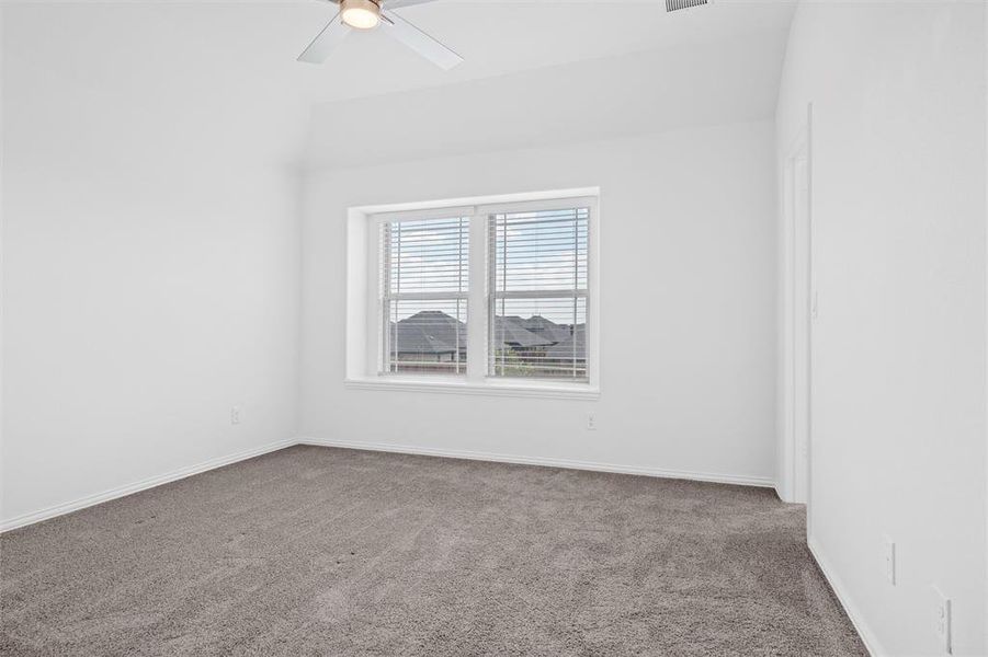 Spacious, unfurnished interior of a new home in Fox Hollow, Forney (Image 21).