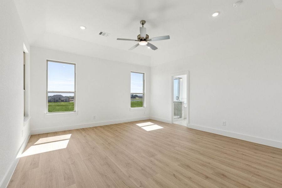 Representative unfurnished interior of a home built from the Halsted by Centre Living Homes in Lakeway Estates, Waxahachie (Image 31).