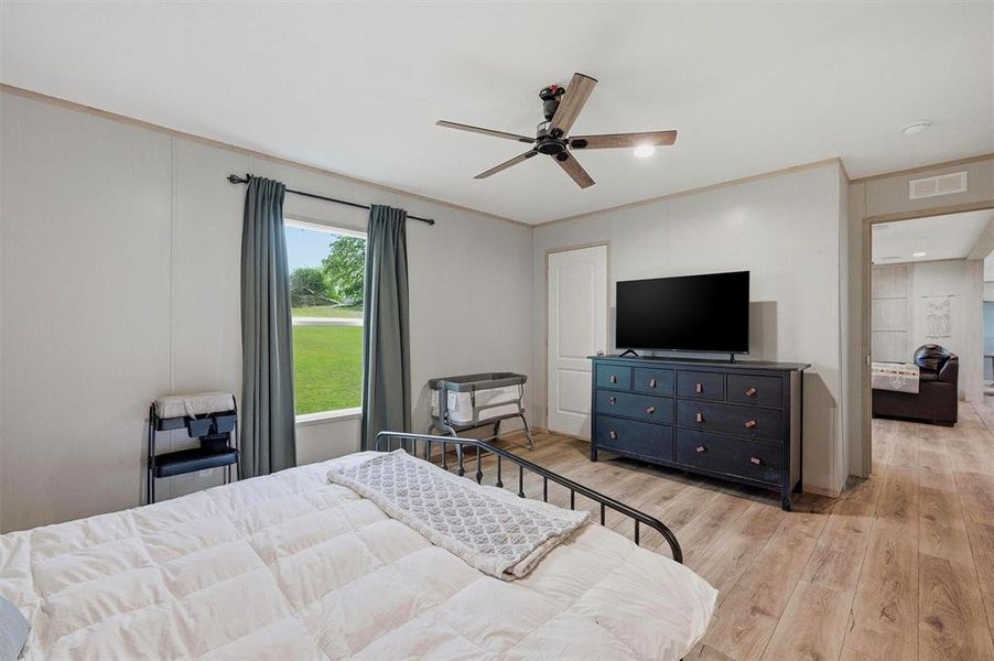 Furnished interior view inside a new home in , Whitewright (Image 14).