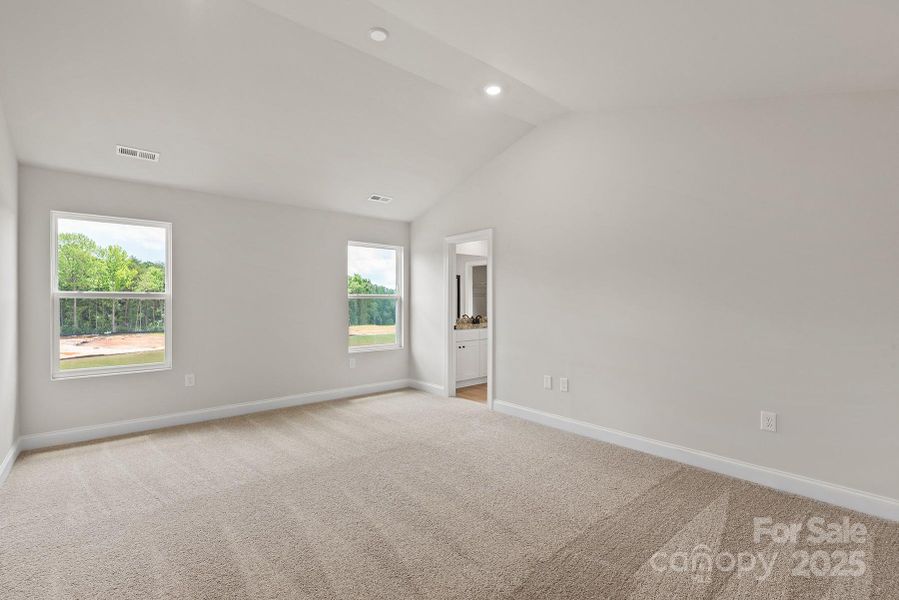 Spacious, unfurnished interior of a new home in Ascot Woods, Charlotte (Image 7).