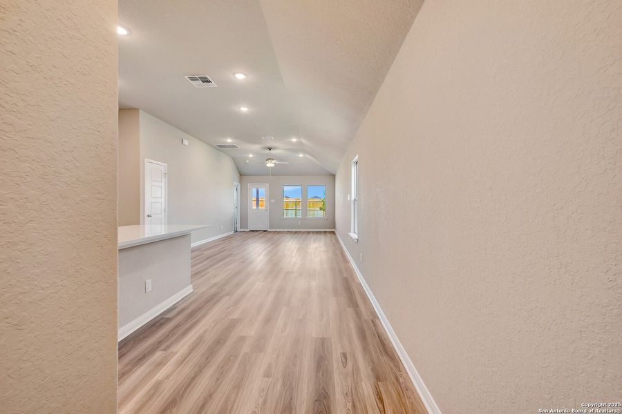 Spacious, unfurnished interior of a new home in Park Place, New Braunfels (Image 16).