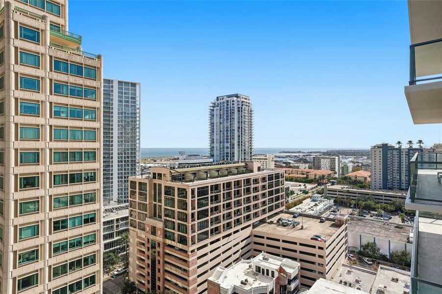 Condo located in St. Petersburg, FL showcasing its design and architecture (Image 5).