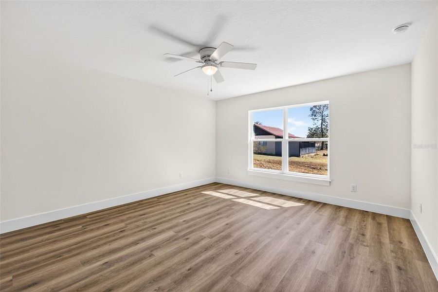 Spacious, unfurnished interior of a new home in , Dade City (Image 22).