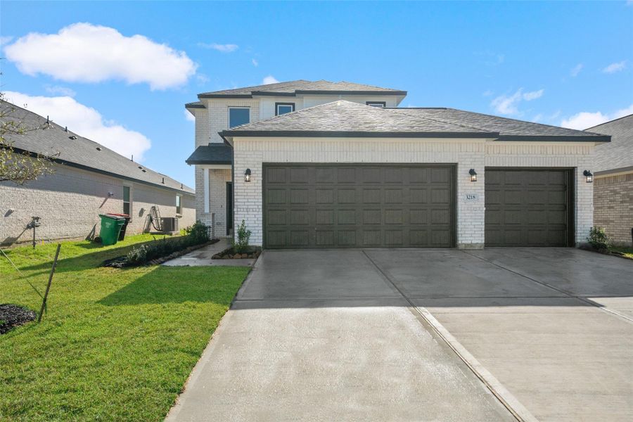 Front exterior of a new home in Rollingbrook Estates, Baytown, TX, highlighting curb appeal (Image 1). Front exterior of a new home in Rollingbrook Estates, Baytown, TX, highlighting curb appeal (Image 1).