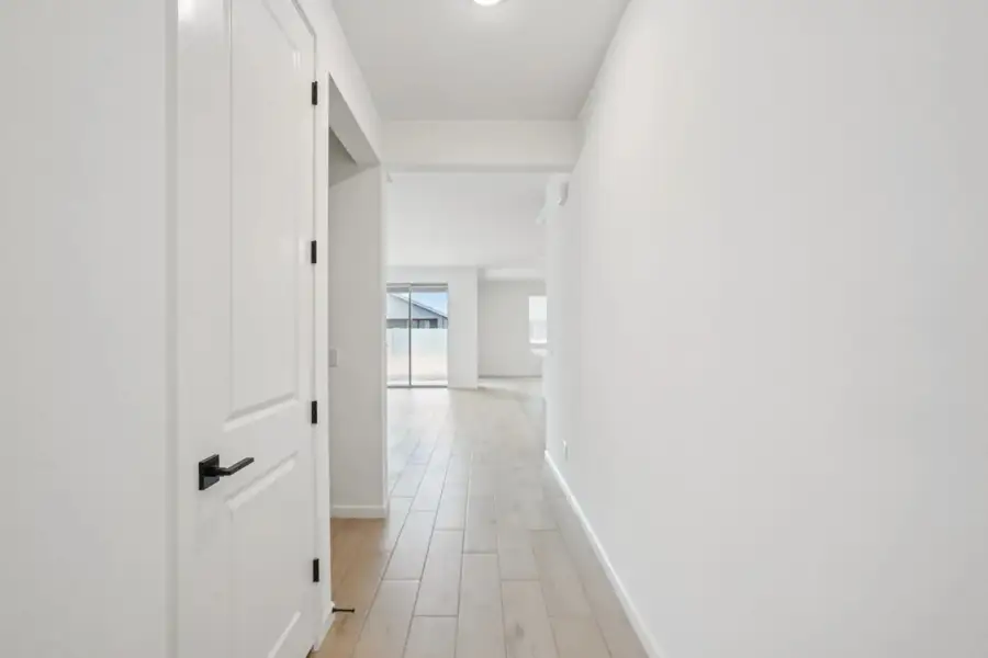 Representative images and renderings are for illustrative purposes. Actual structural options and design finishes of home may vary.