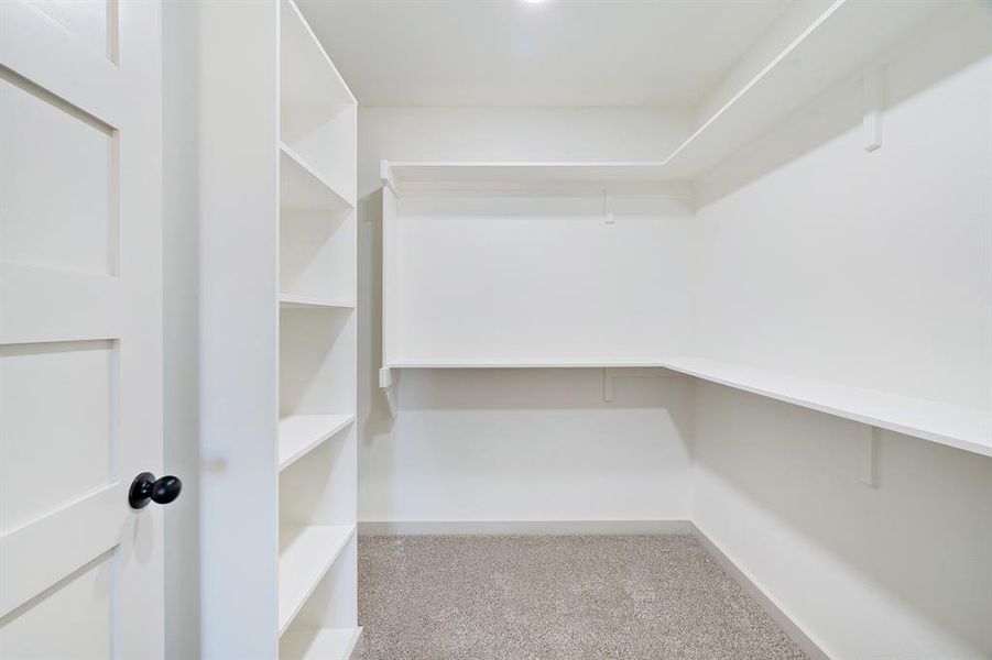 Spacious, unfurnished interior of a new home in , Powderly (Image 11).