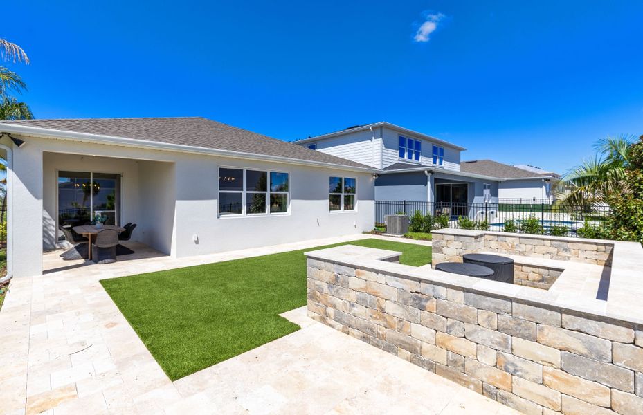Representative exterior details of a home built from the Cardinal by Pulte Homes in Parkside Trails, Clermont (Image 2).
