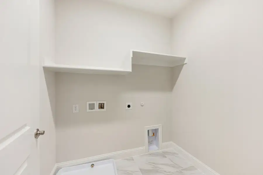 Spacious, unfurnished interior of a new home in Ten Mile Creek, Celina (Image 42).