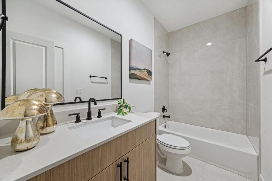 Secondary bathroom with tub/shower combination Secondary bathroom with tub/shower combination