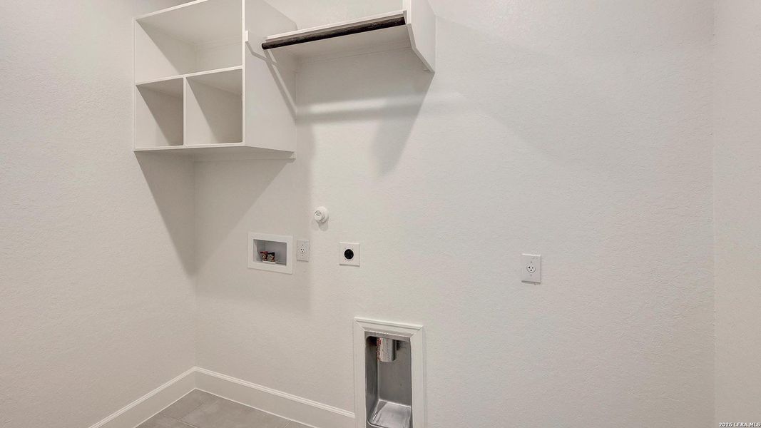 Spacious, unfurnished interior of a new home in Alsatian Oaks, Castroville (Image 17).