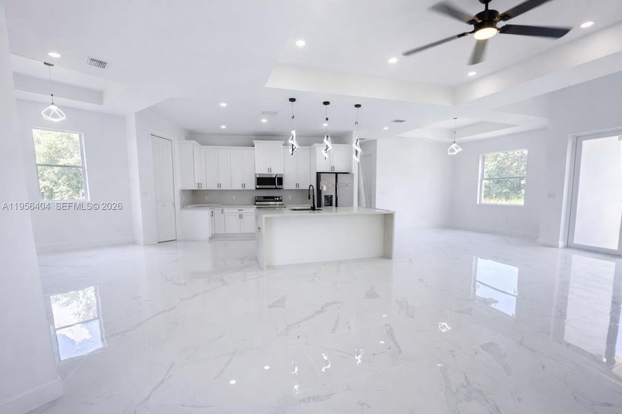 Spacious, unfurnished interior of a new home in , Lehigh Acres (Image 7).