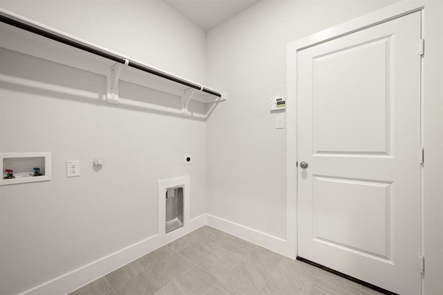 Spacious, unfurnished interior of a new home in Shady Valley Estates, Midlothian (Image 13).