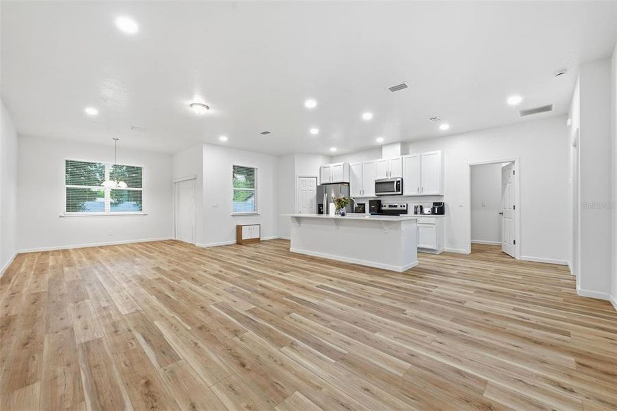 Spacious, unfurnished interior of a new home in , Altamonte Springs (Image 29).