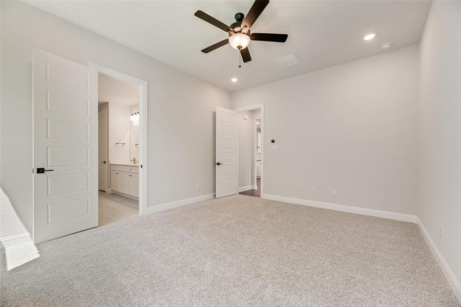 Spacious, unfurnished interior of a new home in Villages of Creekwood, Frisco (Image 10). Spacious, unfurnished interior of a new home in Villages of Creekwood, Frisco (Image 10).