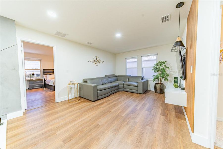 Spacious, unfurnished interior of a new home in , Kissimmee (Image 17).