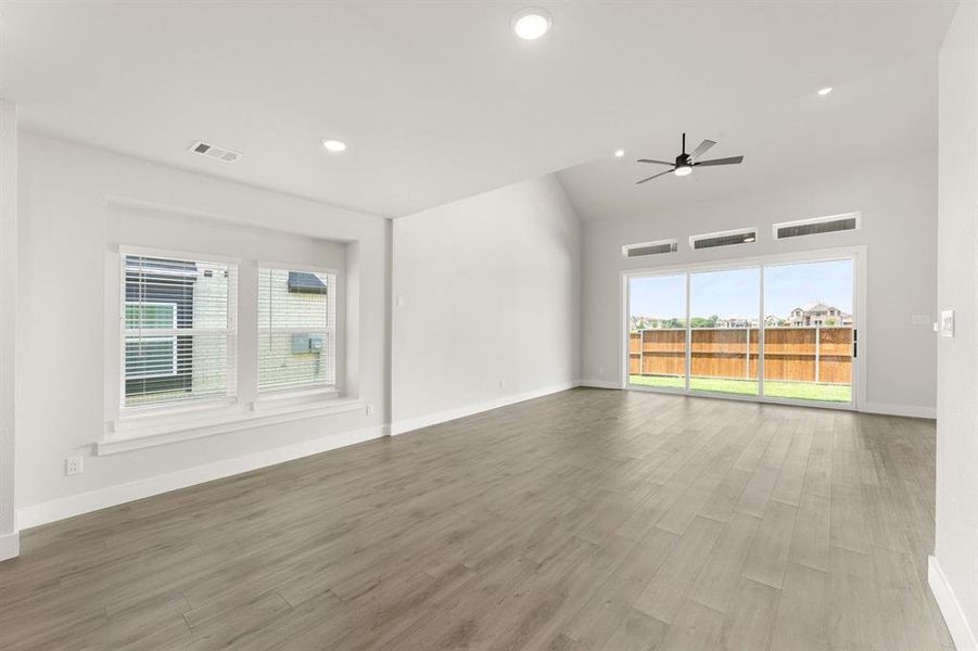 Spacious, unfurnished interior of a new home in Villages of Creekwood, Frisco (Image 25).