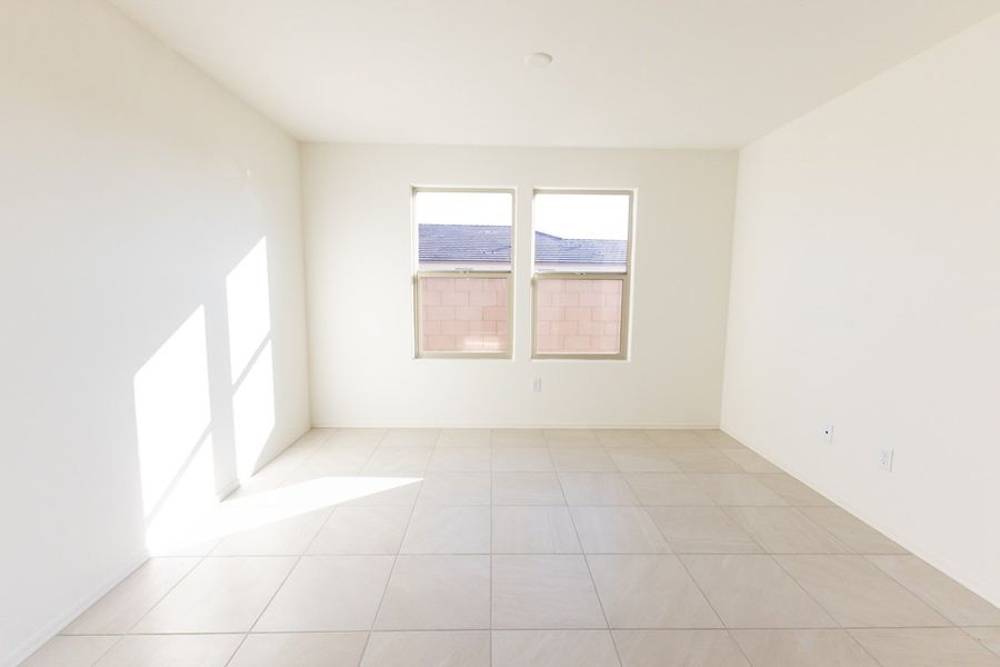 Spacious, unfurnished interior of a new home in Mirador Point, Tucson (Image 6).