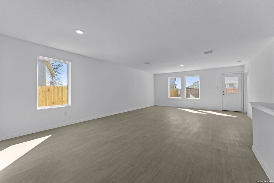 Spacious, unfurnished interior of a new home in Friendship Oaks, Fredericksburg (Image 20).