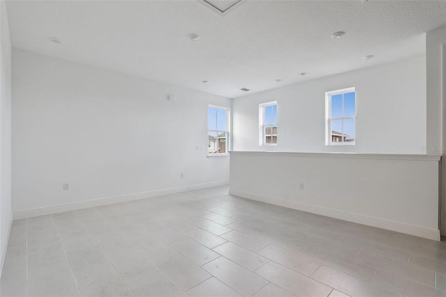 Spacious, unfurnished interior of a new home in Laureate Park (Craft Homes), Orlando (Image 18).
