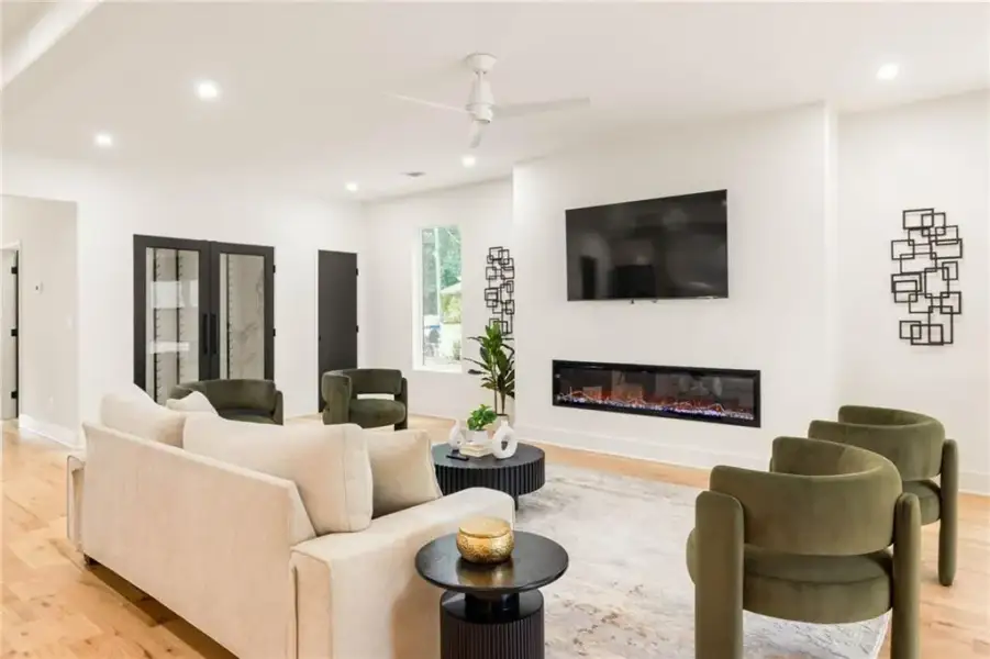 Furnished interior view inside a new home in , Atlanta (Image 39).