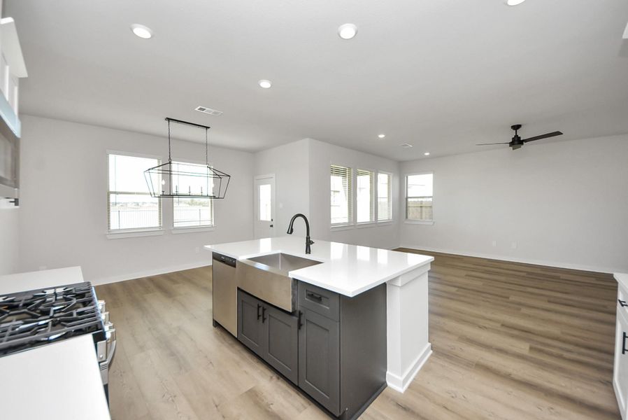 Kitchen, quartz countertops, SS appliances