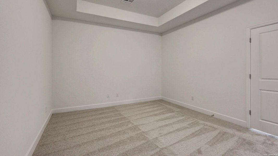 Spacious, unfurnished interior of a new home in Ladera, San Antonio (Image 29).