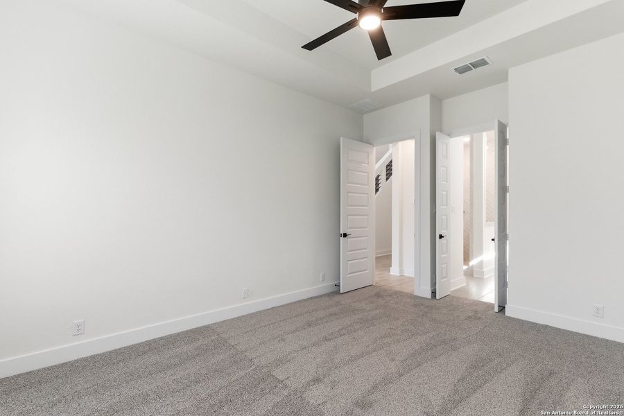 Spacious, unfurnished interior of a new home in Buffalo Crossing, Cibolo (Image 31).