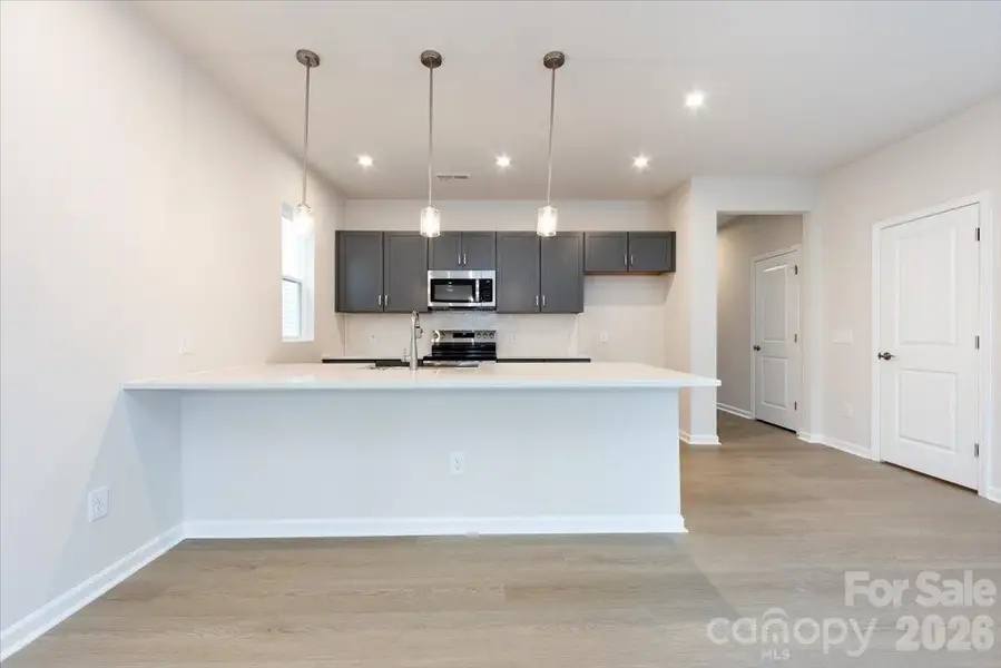 Large kitchen Peninsula