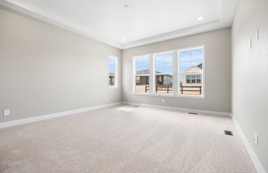 Spacious, unfurnished interior of a new home in Hilltop at Inspiration, Aurora (Image 36).
