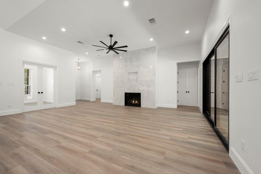 Spacious, unfurnished interior of a new home in , Huntsville (Image 31).