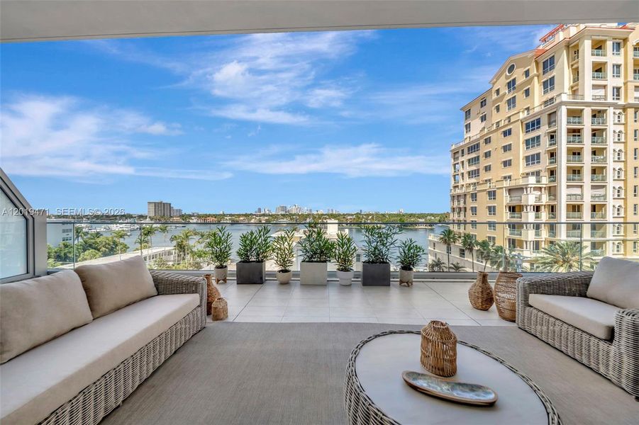 Condo located in Fort Lauderdale, FL showcasing its design and architecture (Image 4).
